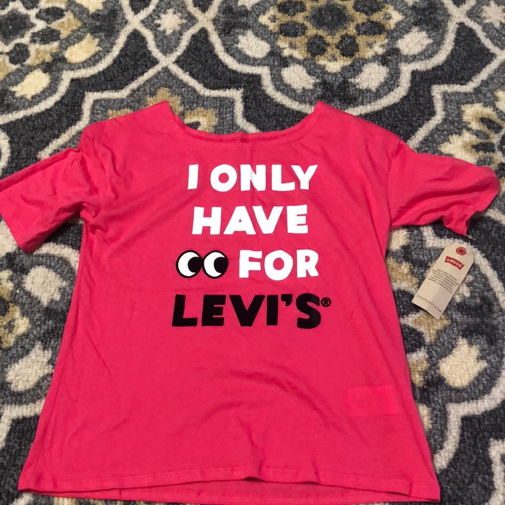 Hot pink Levi T-shirt